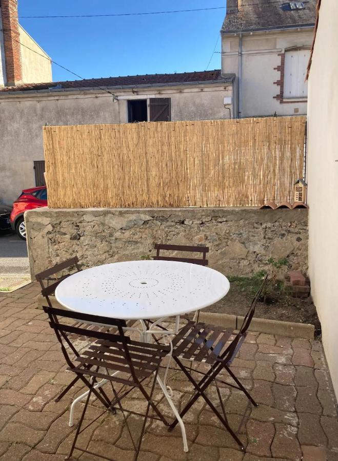 La Petite Maison Tahet, 2 Pers Avec Terrasse Basse-Indre 外观 照片